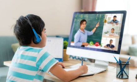 Kebiasaan Baru Masyarakat Di Tengah Perkembangan Teknologi