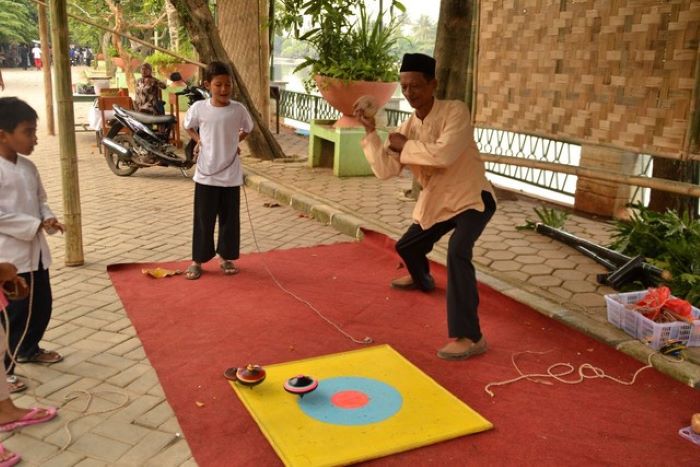 Kebiasaan Unik Masyarakat Yang Masih Bertahan Hingga Kini
